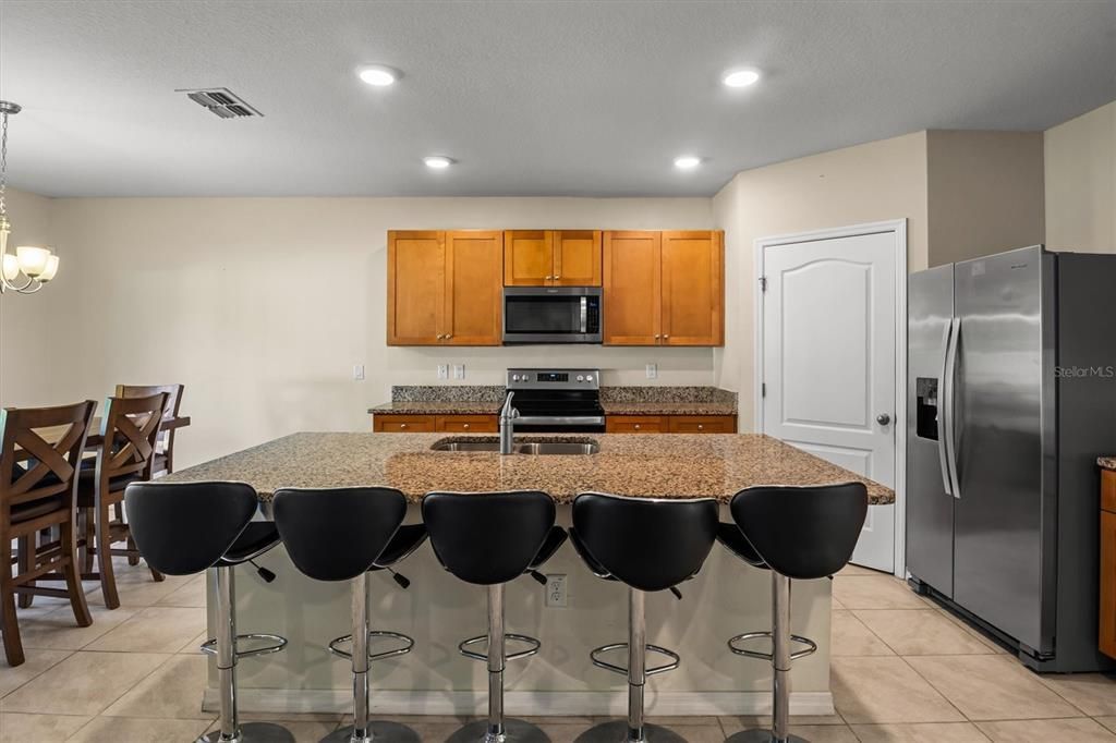 For Sale: $425,000 (5 beds, 3 baths, 2168 Square Feet)
