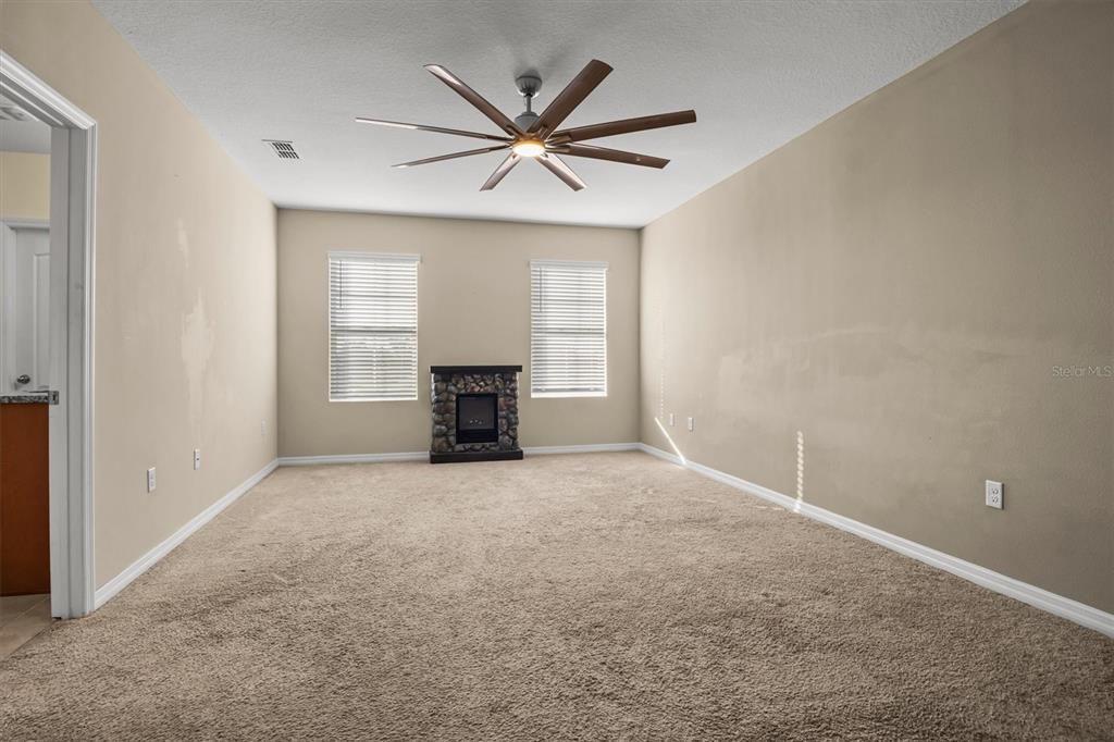 For Sale: $425,000 (5 beds, 3 baths, 2168 Square Feet)