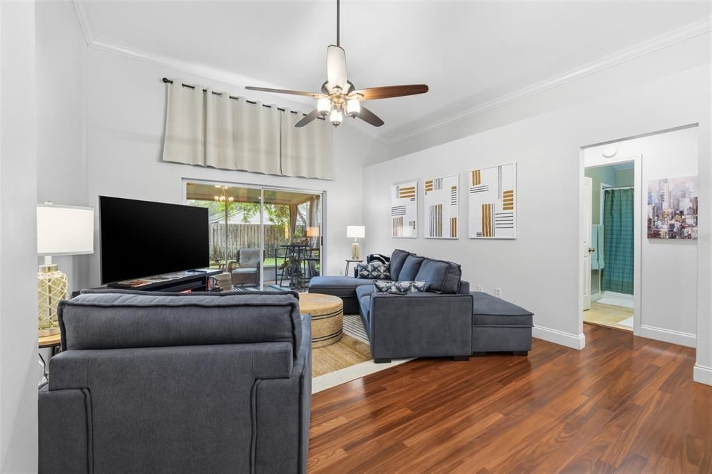 En Venta: $539,000 (4 camas, 2 baños, 1699 Pies cuadrados)