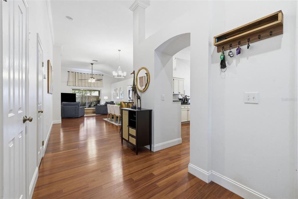 En Venta: $539,000 (4 camas, 2 baños, 1699 Pies cuadrados)