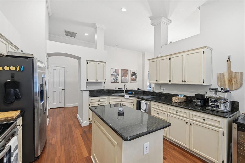 En Venta: $539,000 (4 camas, 2 baños, 1699 Pies cuadrados)