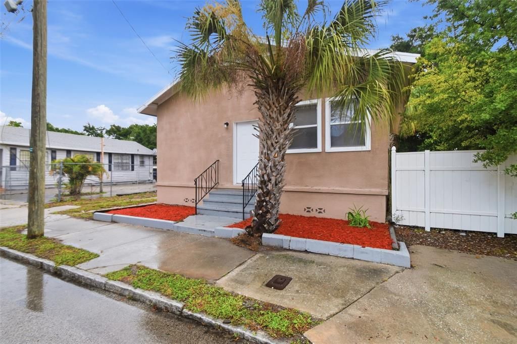 For Sale: $289,999 (3 beds, 2 baths, 1209 Square Feet)