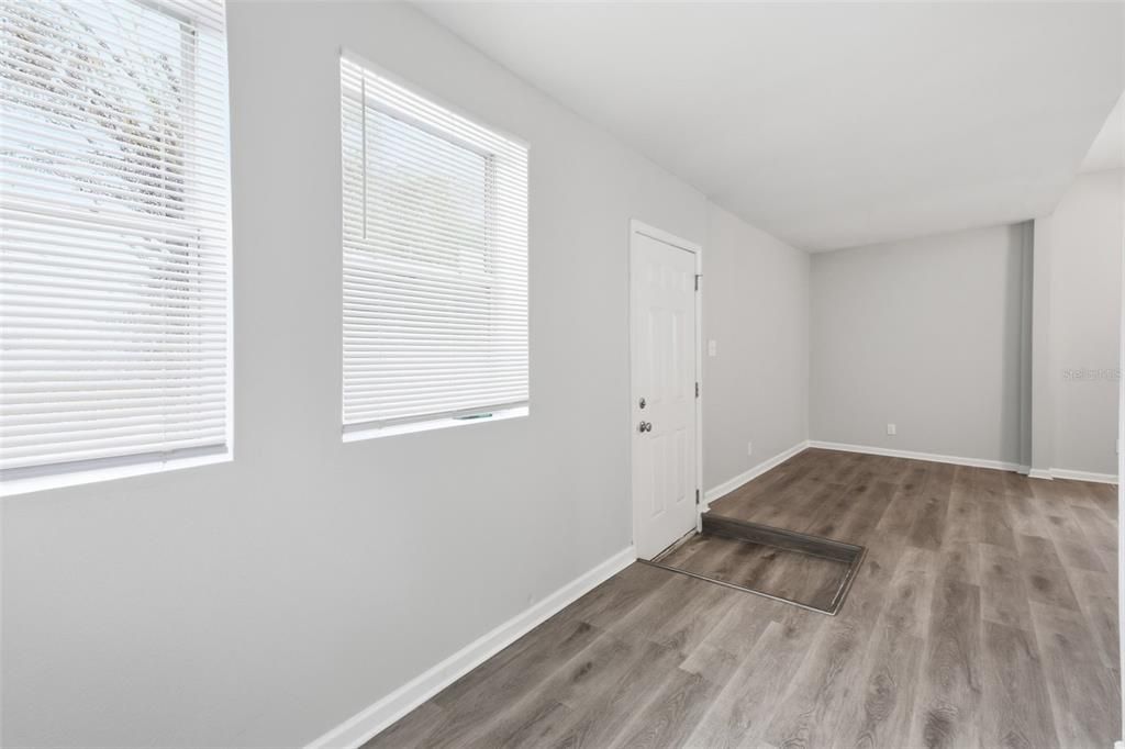For Sale: $289,999 (3 beds, 2 baths, 1209 Square Feet)