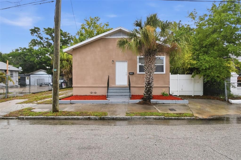 For Sale: $289,999 (3 beds, 2 baths, 1209 Square Feet)