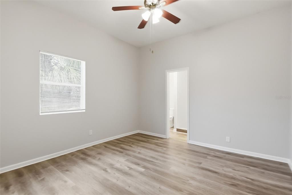 For Sale: $289,999 (3 beds, 2 baths, 1209 Square Feet)