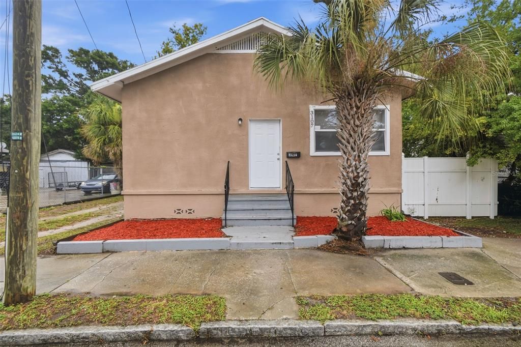 For Sale: $289,999 (3 beds, 2 baths, 1209 Square Feet)