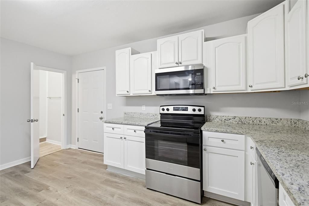 For Sale: $289,999 (3 beds, 2 baths, 1209 Square Feet)