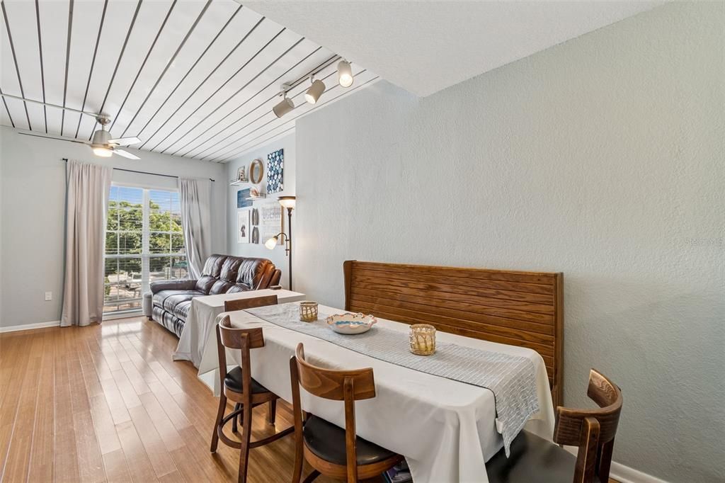 For Sale: $279,900 (1 beds, 1 baths, 789 Square Feet)