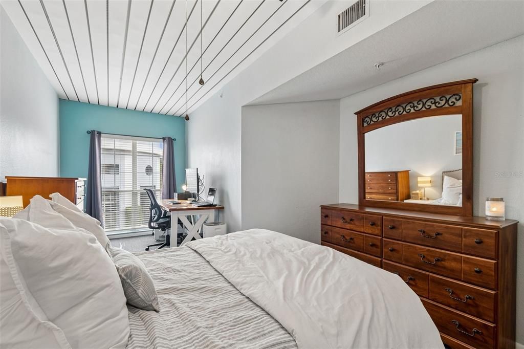 For Sale: $279,900 (1 beds, 1 baths, 789 Square Feet)