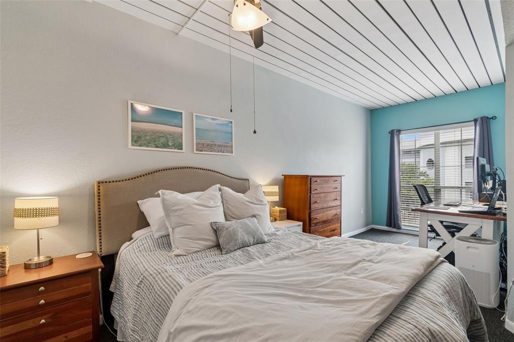 For Sale: $279,900 (1 beds, 1 baths, 789 Square Feet)