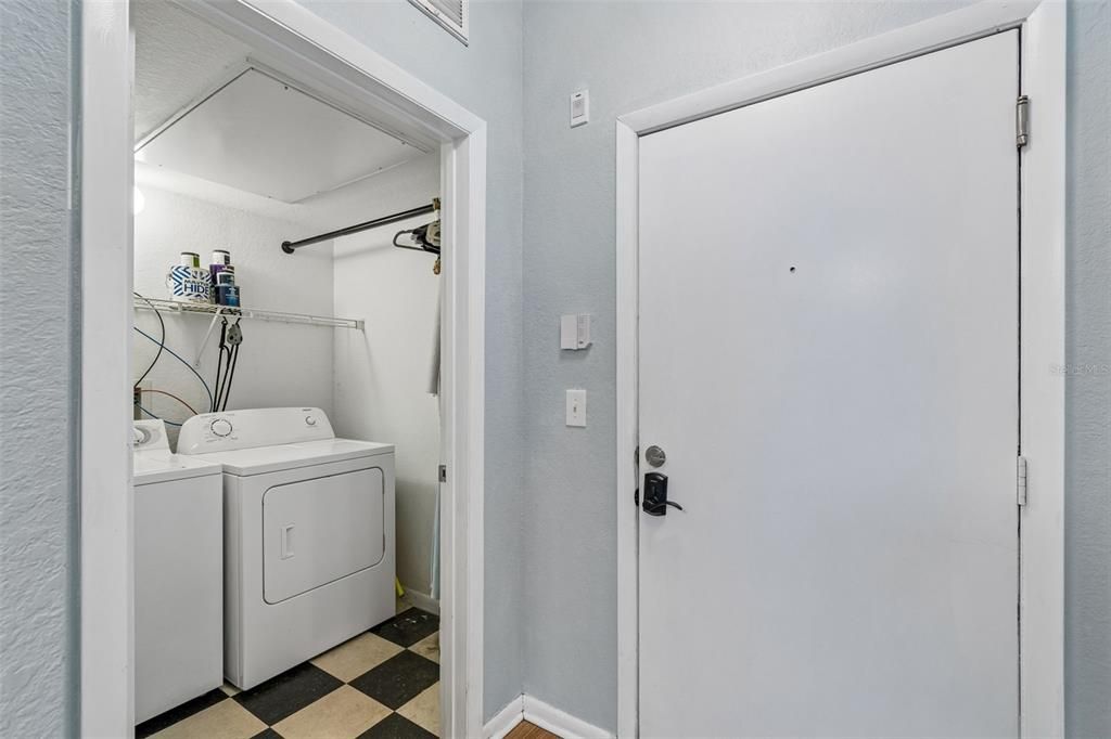 For Sale: $279,900 (1 beds, 1 baths, 789 Square Feet)