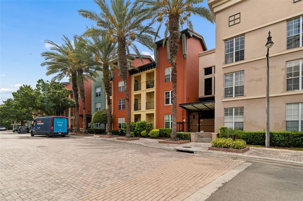 For Sale: $279,900 (1 beds, 1 baths, 789 Square Feet)