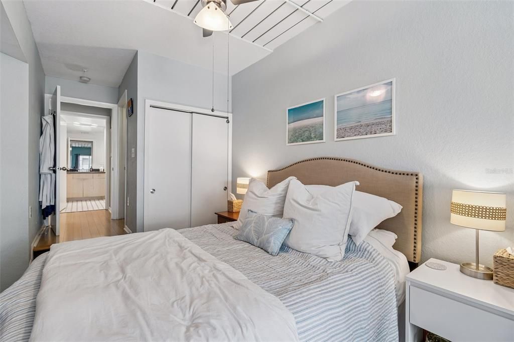 For Sale: $279,900 (1 beds, 1 baths, 789 Square Feet)