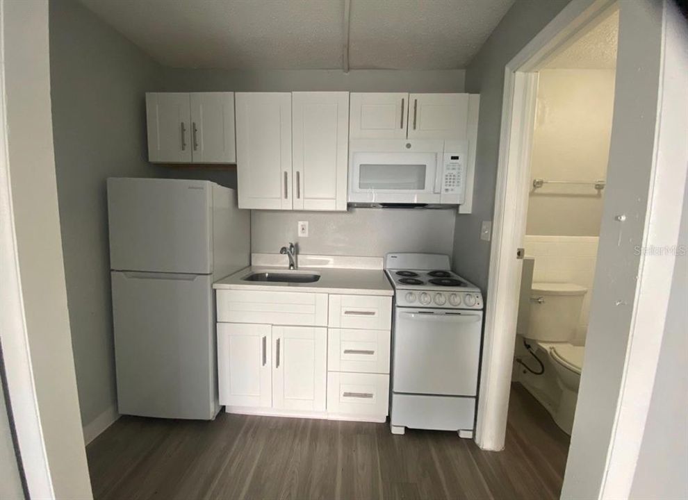 For Rent: $895 (0 beds, 1 baths, 500 Square Feet)