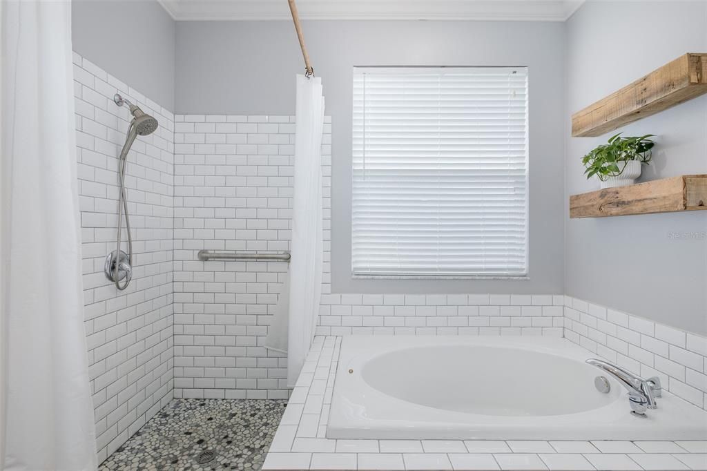For Sale: $499,000 (4 beds, 3 baths, 2371 Square Feet)