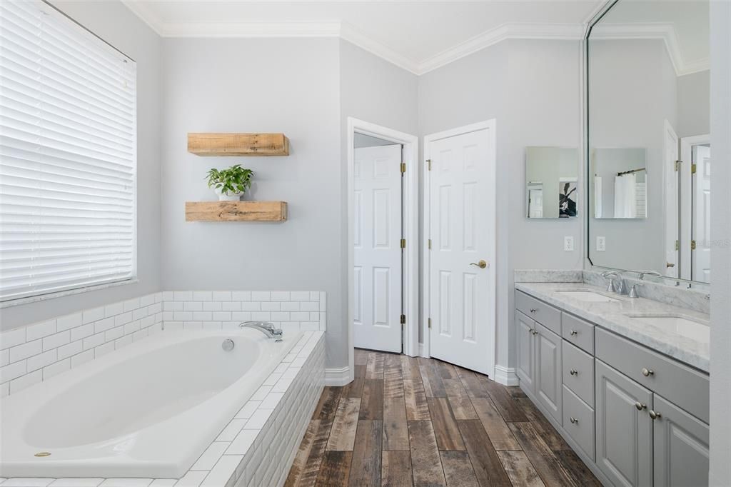 For Sale: $499,000 (4 beds, 3 baths, 2371 Square Feet)