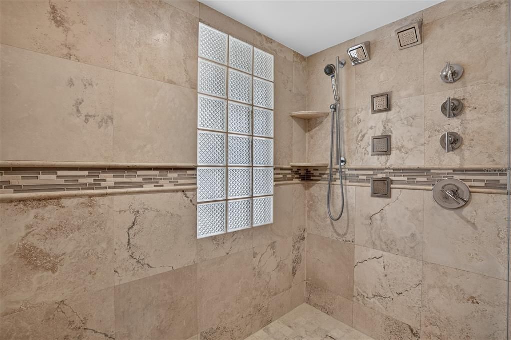 For Sale: $425,000 (2 beds, 2 baths, 1490 Square Feet)