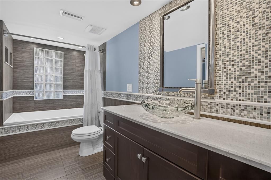 For Sale: $425,000 (2 beds, 2 baths, 1490 Square Feet)