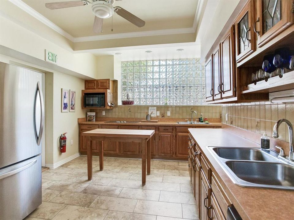 For Sale: $425,000 (2 beds, 2 baths, 1490 Square Feet)