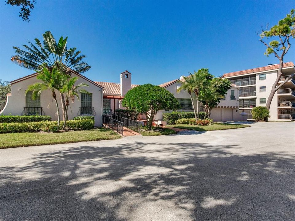 For Sale: $425,000 (2 beds, 2 baths, 1490 Square Feet)