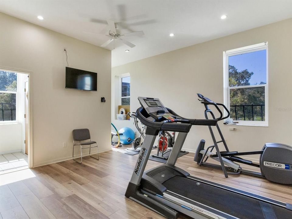 For Sale: $425,000 (2 beds, 2 baths, 1490 Square Feet)