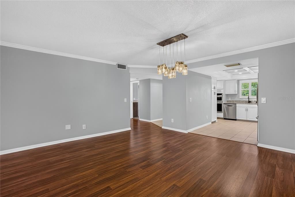 For Sale: $425,000 (2 beds, 2 baths, 1490 Square Feet)