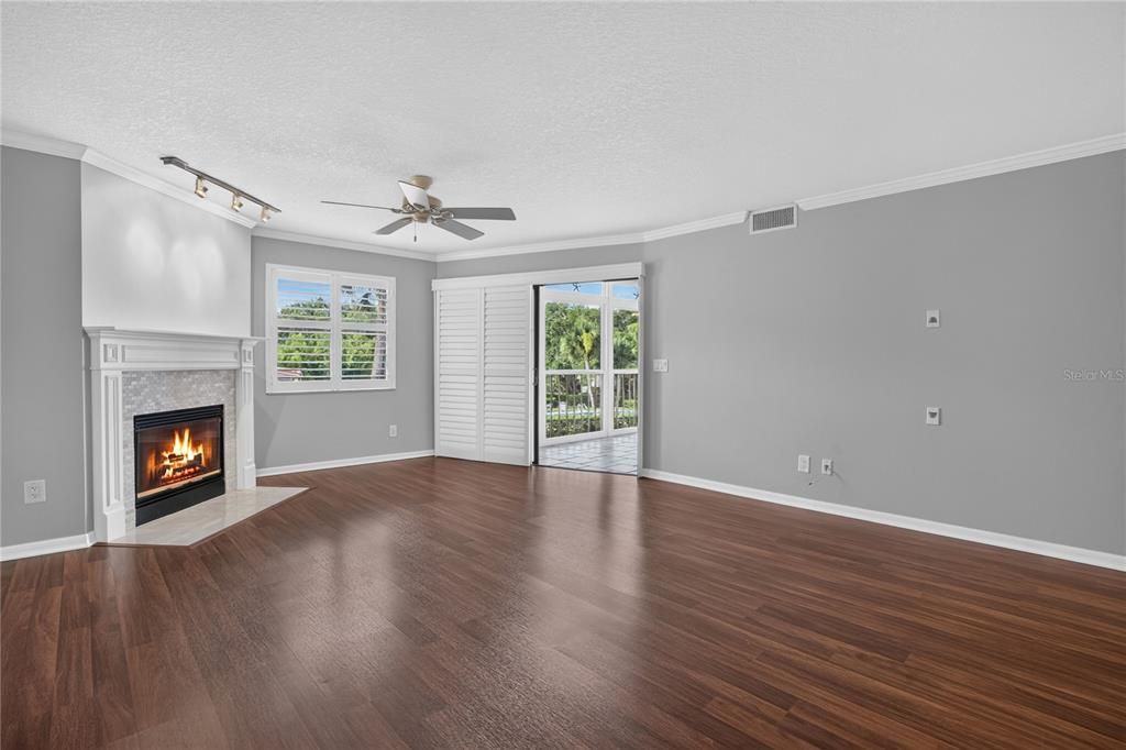 For Sale: $425,000 (2 beds, 2 baths, 1490 Square Feet)