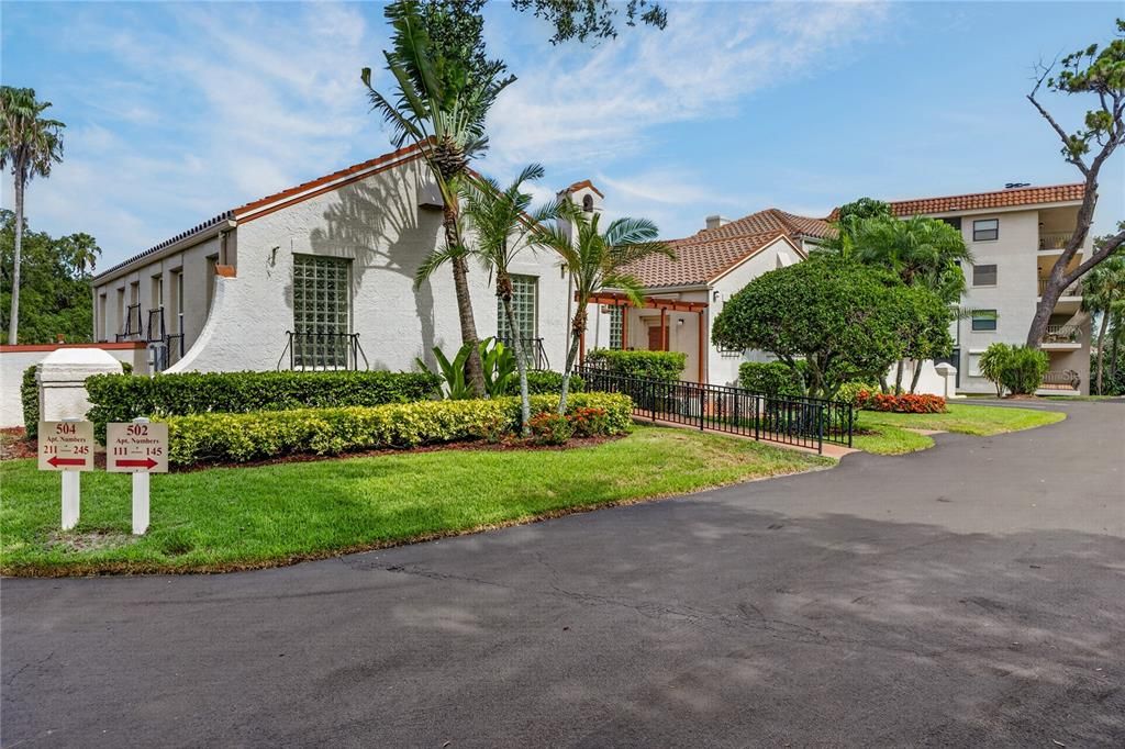 For Sale: $425,000 (2 beds, 2 baths, 1490 Square Feet)