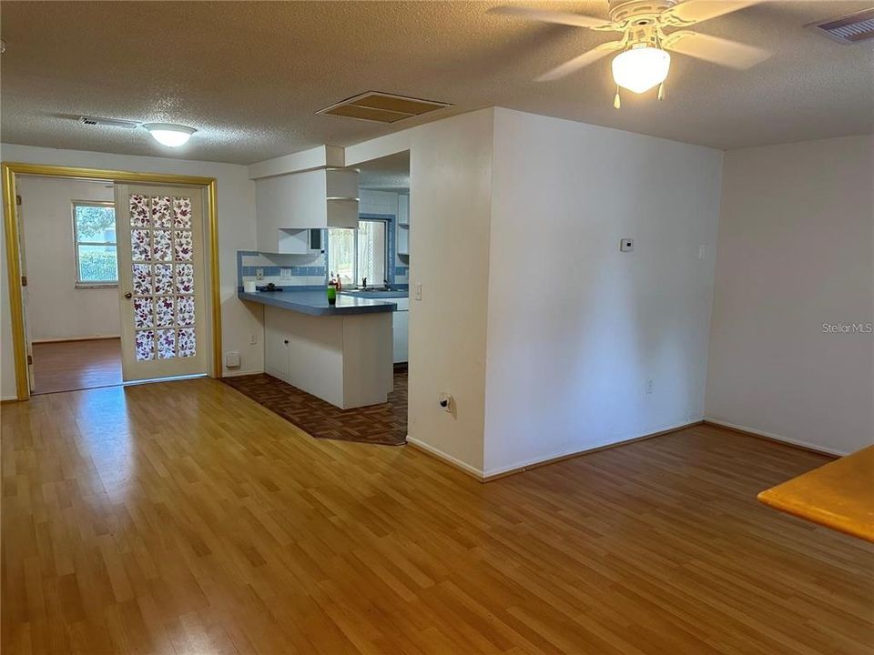 В аренду: $1,800 (3 спален, 2 ванн, 1246 Квадратных фут)