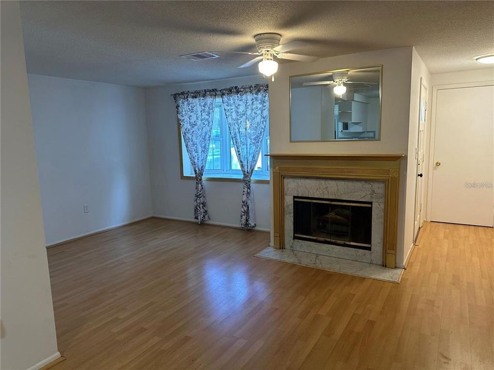 В аренду: $1,800 (3 спален, 2 ванн, 1246 Квадратных фут)