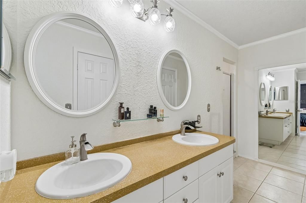 На продажу: $299,900 (3 спален, 2 ванн, 1764 Квадратных фут)