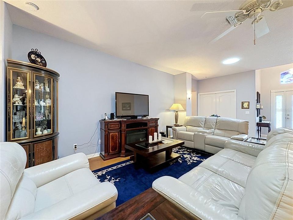 For Sale: $449,900 (3 beds, 2 baths, 2031 Square Feet)