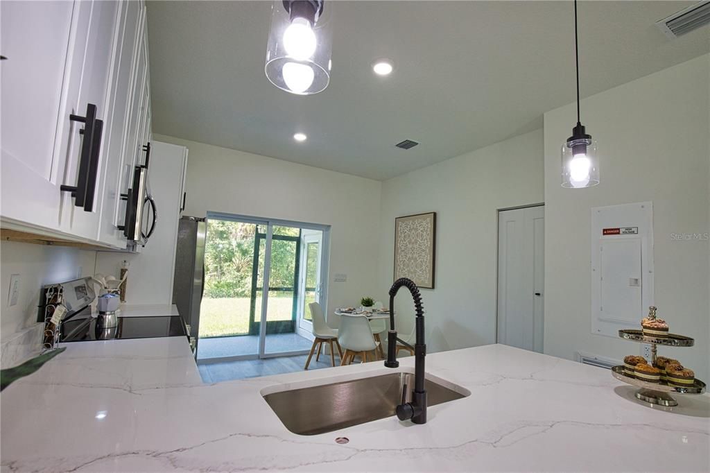 En Venta: $409,900 (8 camas, 0 baños, 1784 Pies cuadrados)