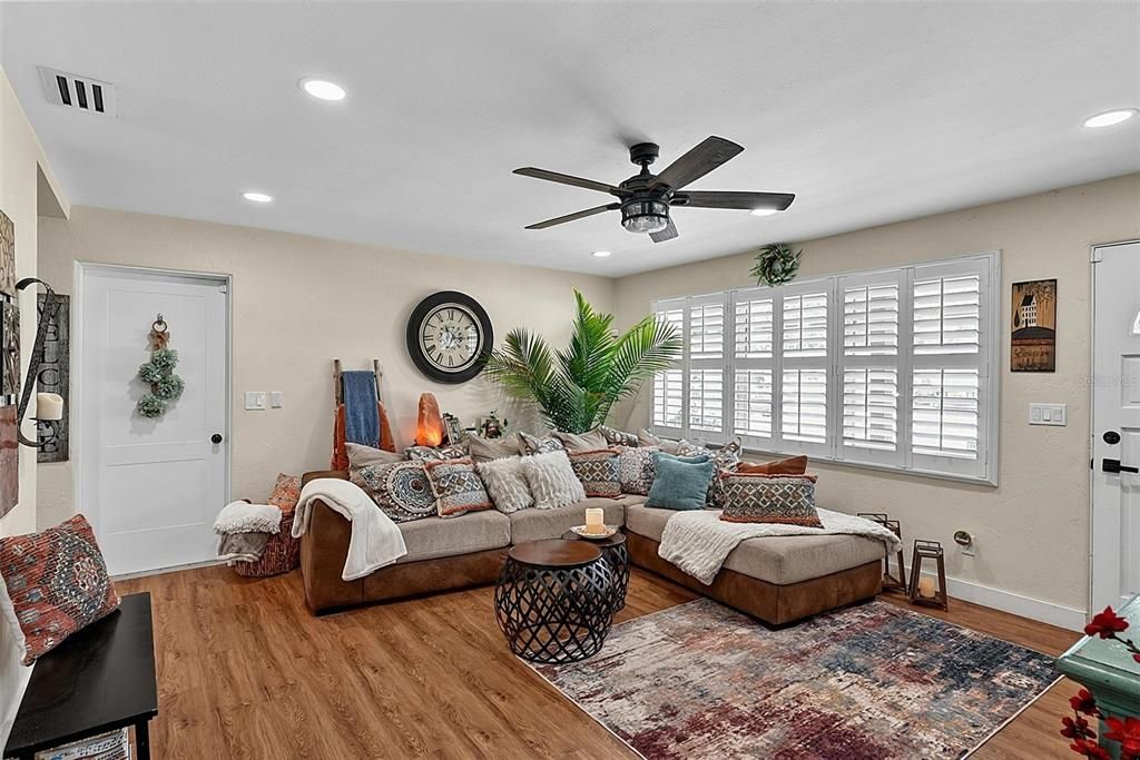 For Sale: $315,000 (3 beds, 1 baths, 1400 Square Feet)