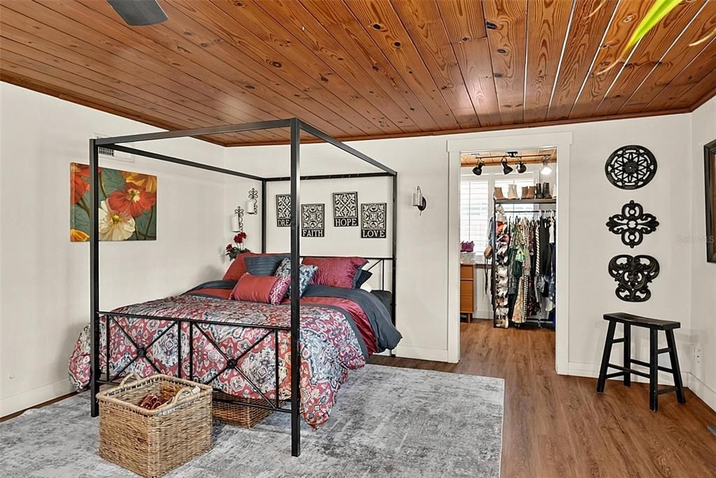For Sale: $315,000 (3 beds, 1 baths, 1400 Square Feet)