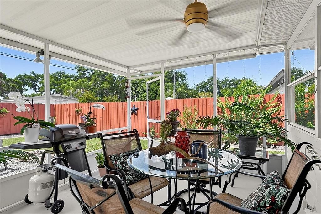 For Sale: $315,000 (3 beds, 1 baths, 1400 Square Feet)