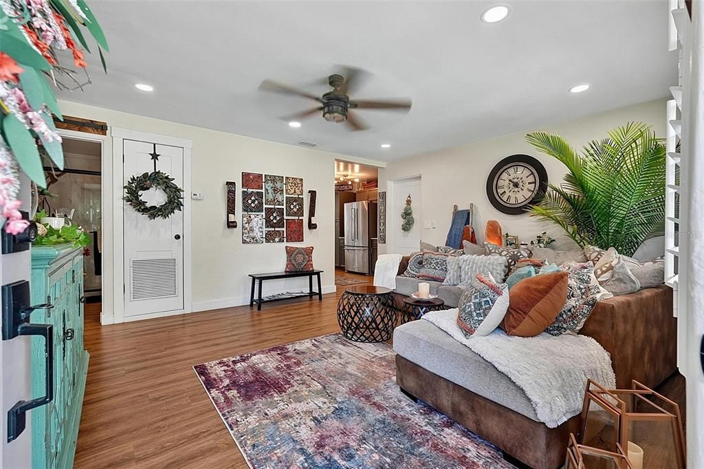 For Sale: $315,000 (3 beds, 1 baths, 1400 Square Feet)