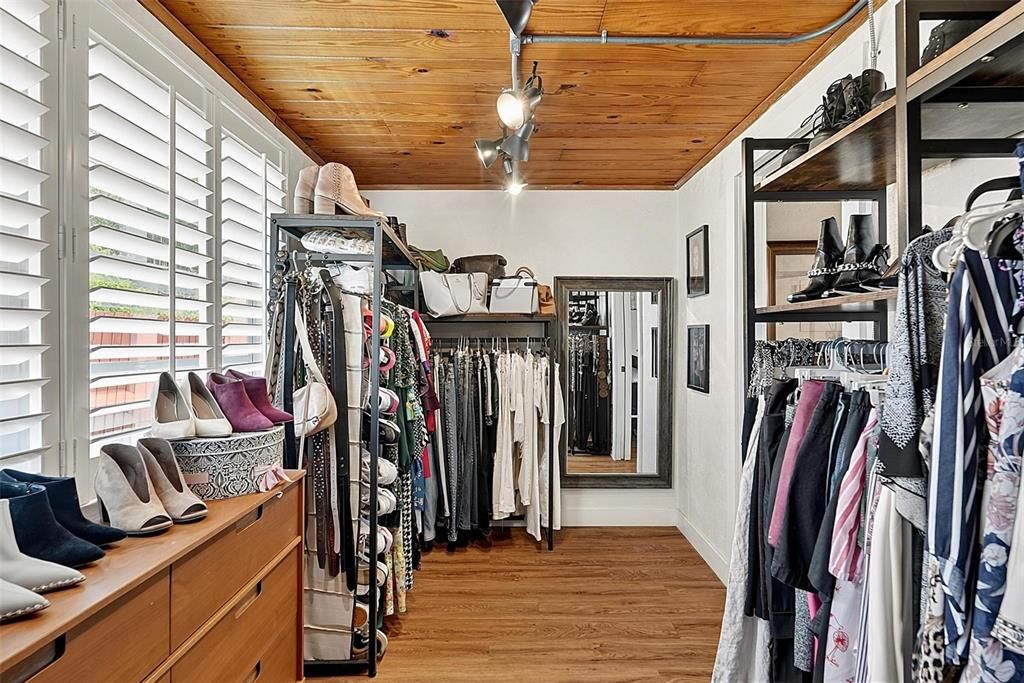 For Sale: $315,000 (3 beds, 1 baths, 1400 Square Feet)