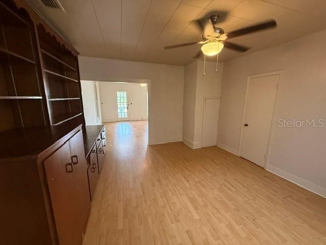 For Rent: $1,290 (1 beds, 1 baths, 700 Square Feet)