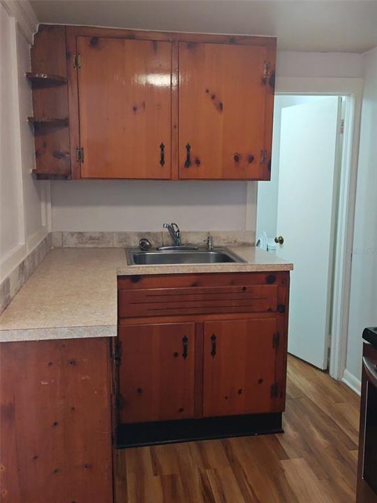 For Rent: $1,290 (1 beds, 1 baths, 700 Square Feet)