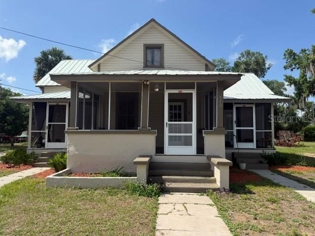For Rent: $1,290 (1 beds, 1 baths, 700 Square Feet)