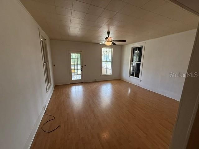 For Rent: $1,290 (1 beds, 1 baths, 700 Square Feet)