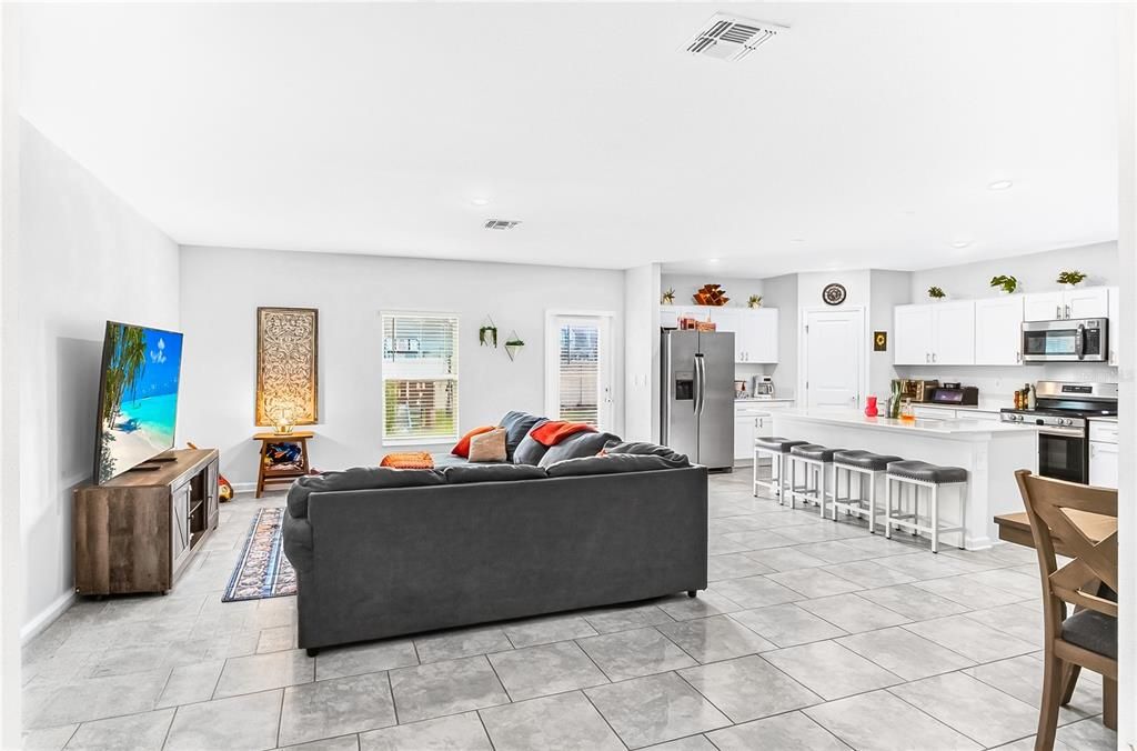 For Sale: $325,000 (5 beds, 2 baths, 2275 Square Feet)