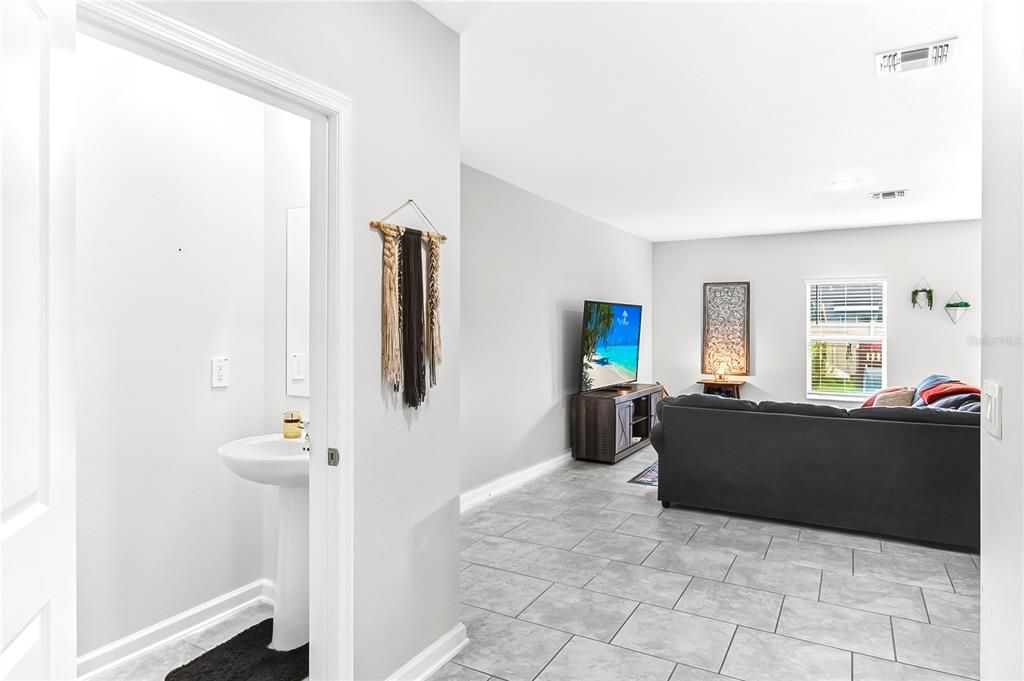 For Sale: $325,000 (5 beds, 2 baths, 2275 Square Feet)