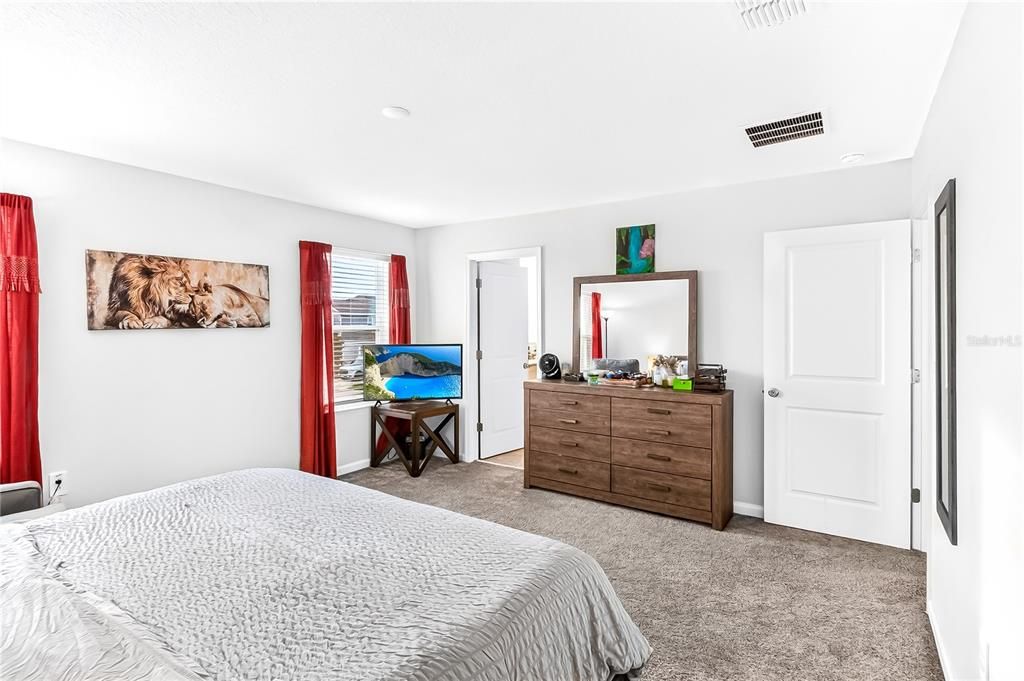 For Sale: $325,000 (5 beds, 2 baths, 2275 Square Feet)
