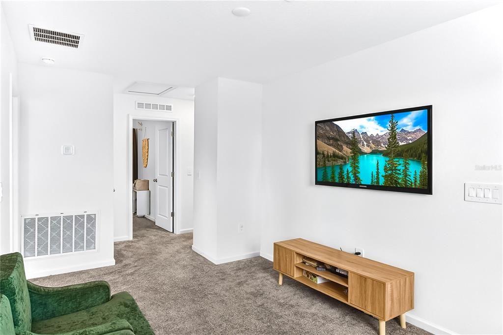 For Sale: $325,000 (5 beds, 2 baths, 2275 Square Feet)