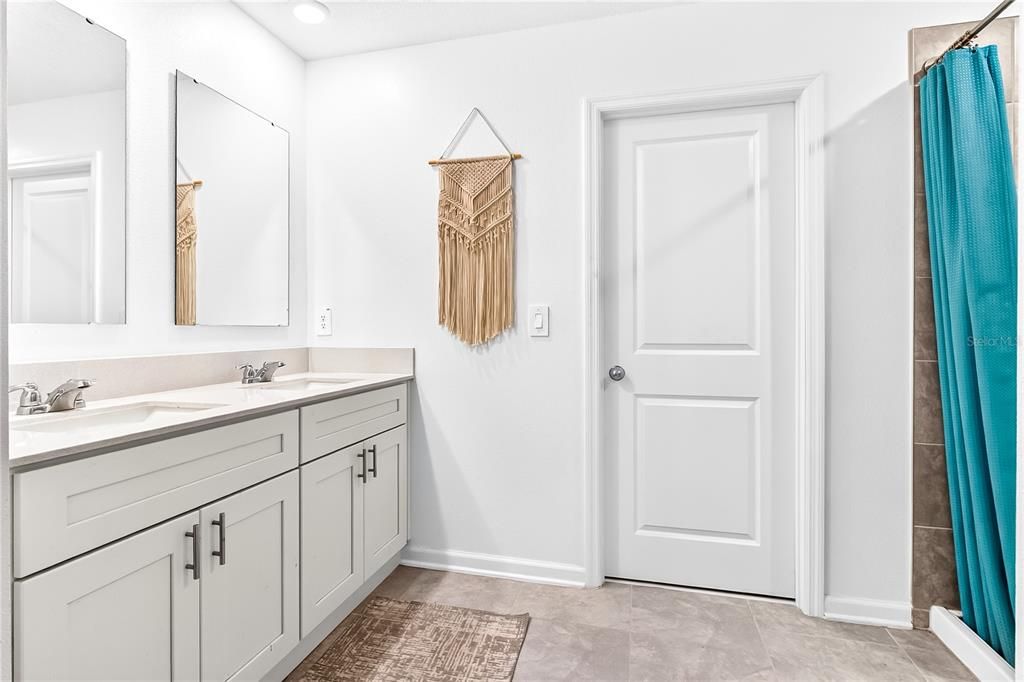 For Sale: $325,000 (5 beds, 2 baths, 2275 Square Feet)