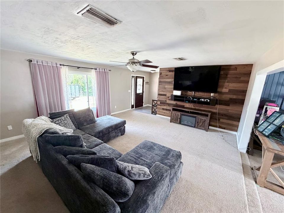 For Sale: $325,000 (4 beds, 2 baths, 2115 Square Feet)