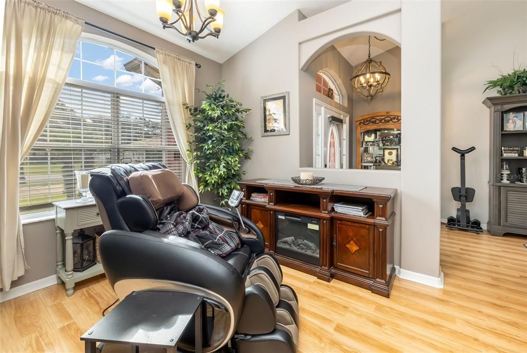 For Sale: $479,900 (3 beds, 2 baths, 1736 Square Feet)