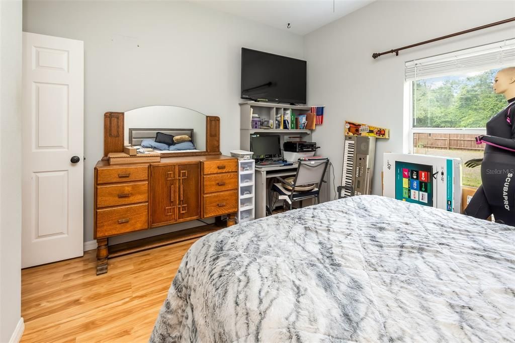For Sale: $479,900 (3 beds, 2 baths, 1736 Square Feet)